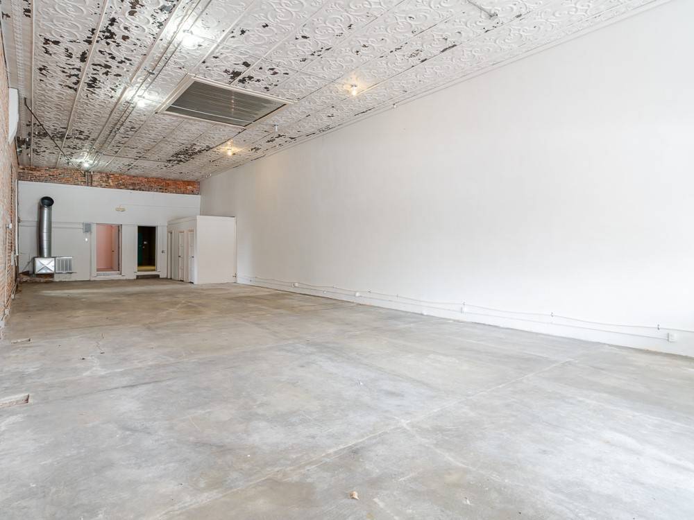 Bentonville, AR 72712,120 S Main St