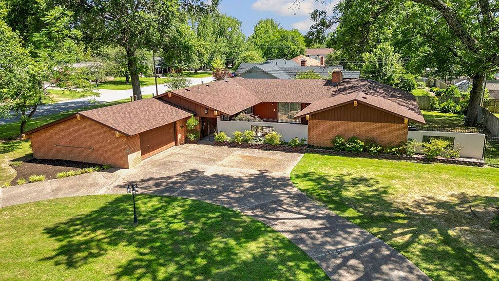 Springdale, AR 72762,2001 Pin Oak Dr