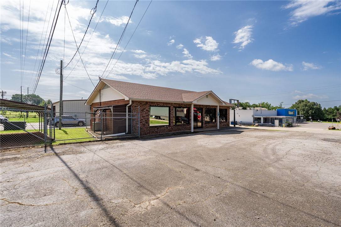 Ozark, AR 72949,1900 Airport Rd