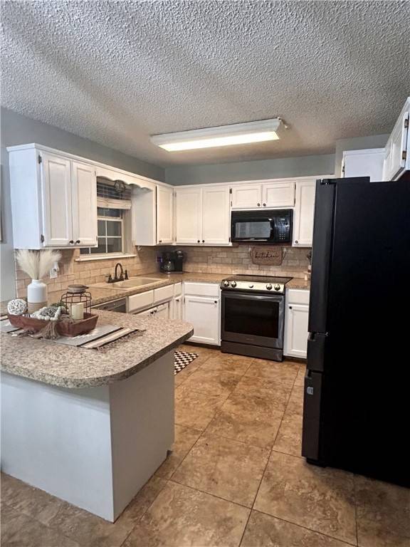 Ozark, AR 72949,604 W Carver St