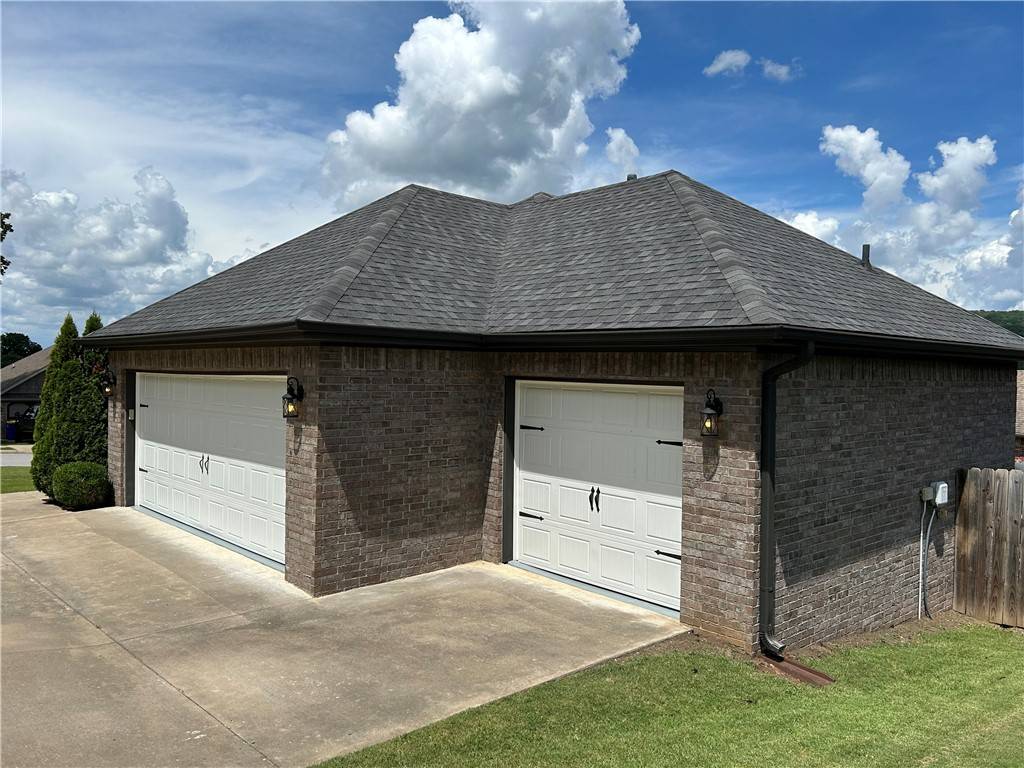 West Fork, AR 72774,686 W Thornstone Ave