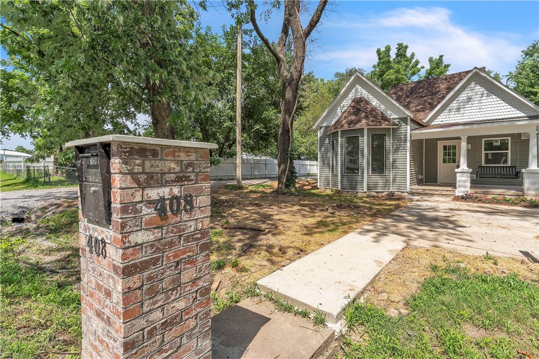 Gravette, AR 72736,408 SW 2nd Ave