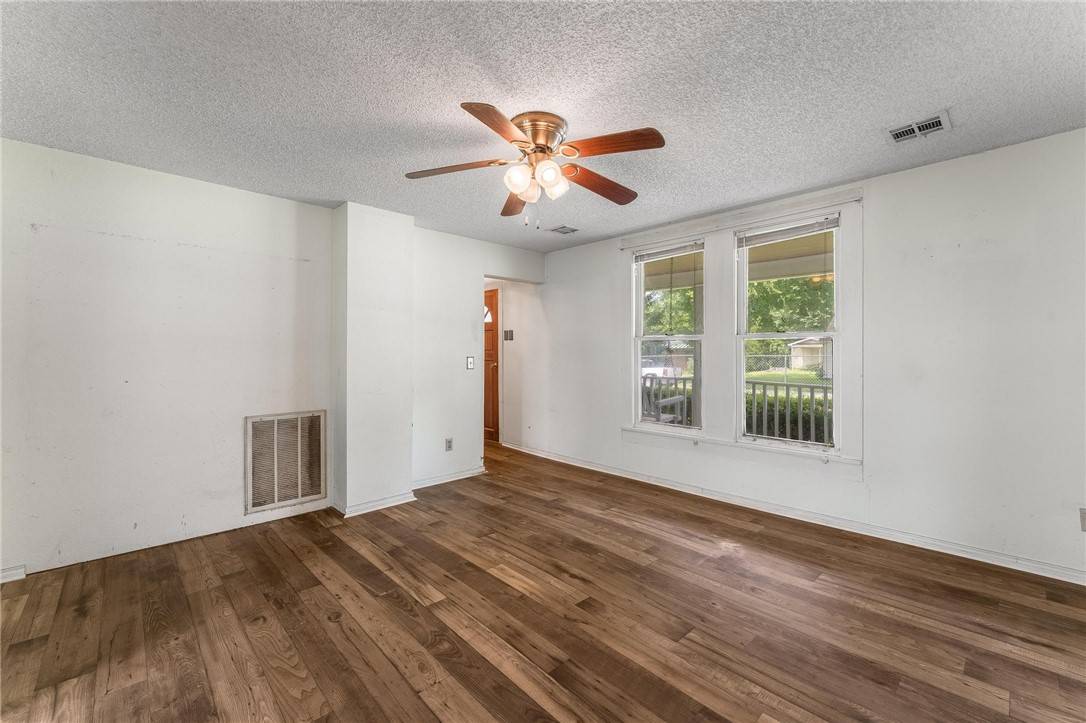 Prairie Grove, AR 72753,419 Cleveland St