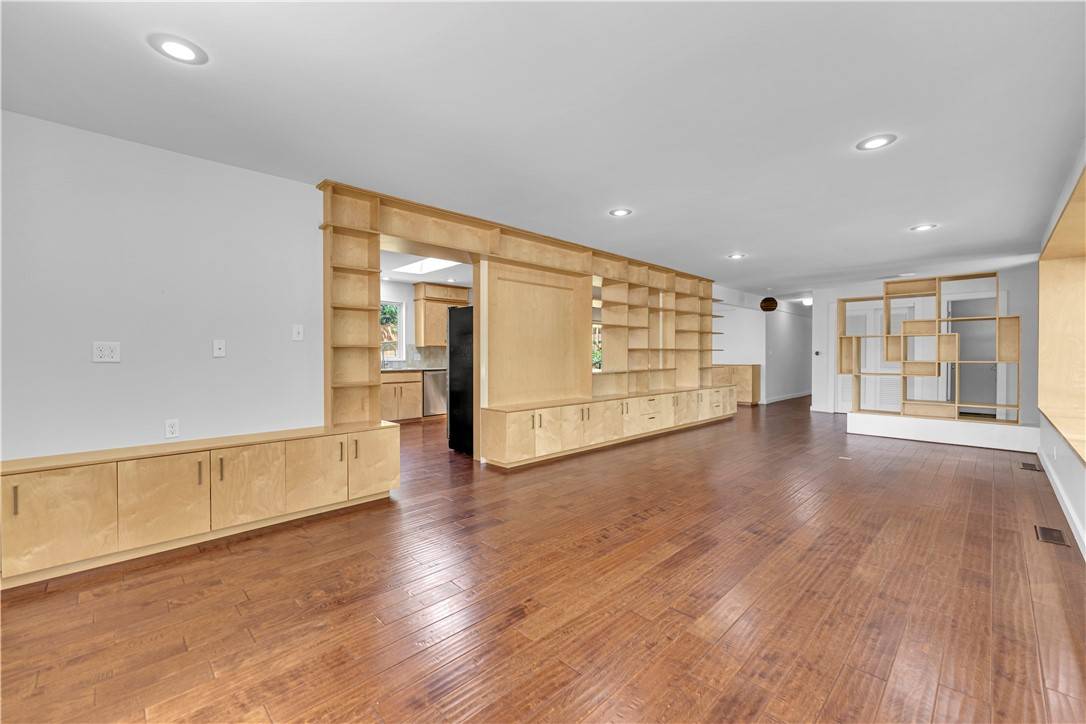 Fayetteville, AR 72701,524 W Prospect St