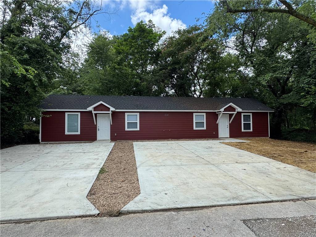 Siloam Springs, AR 72761,814 S Inglewood St