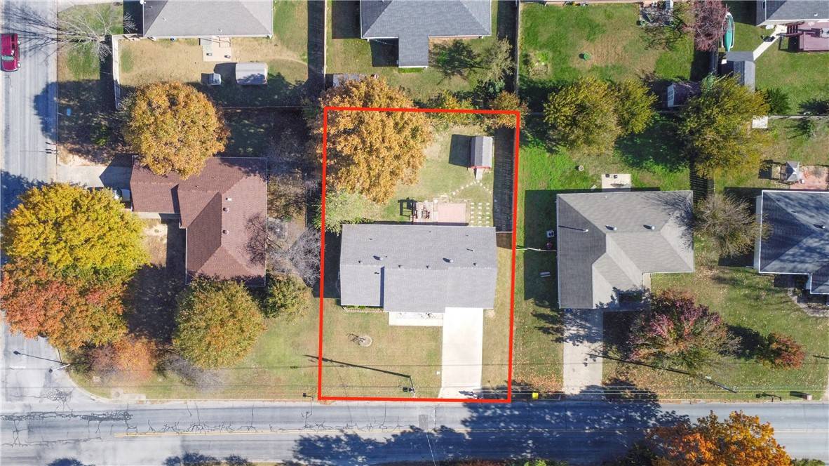 Lowell, AR 72745,615 Honeysuckle St