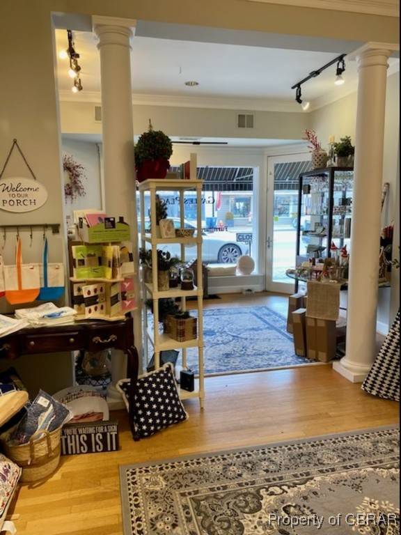 Kilmarnock, VA 22482,24 N Main ST