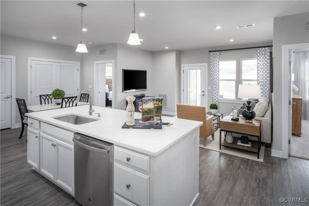 Moseley, VA 23120,15801 Hallowell RDG #201