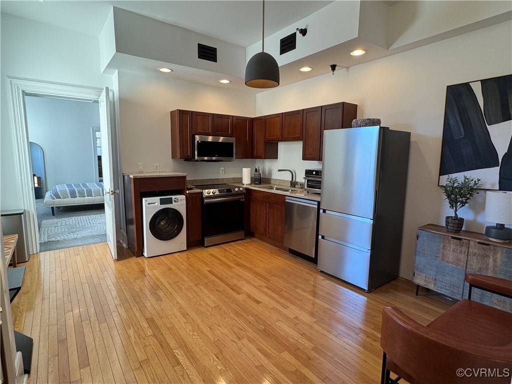 Richmond, VA 23220,212 W Franklin ST #U203