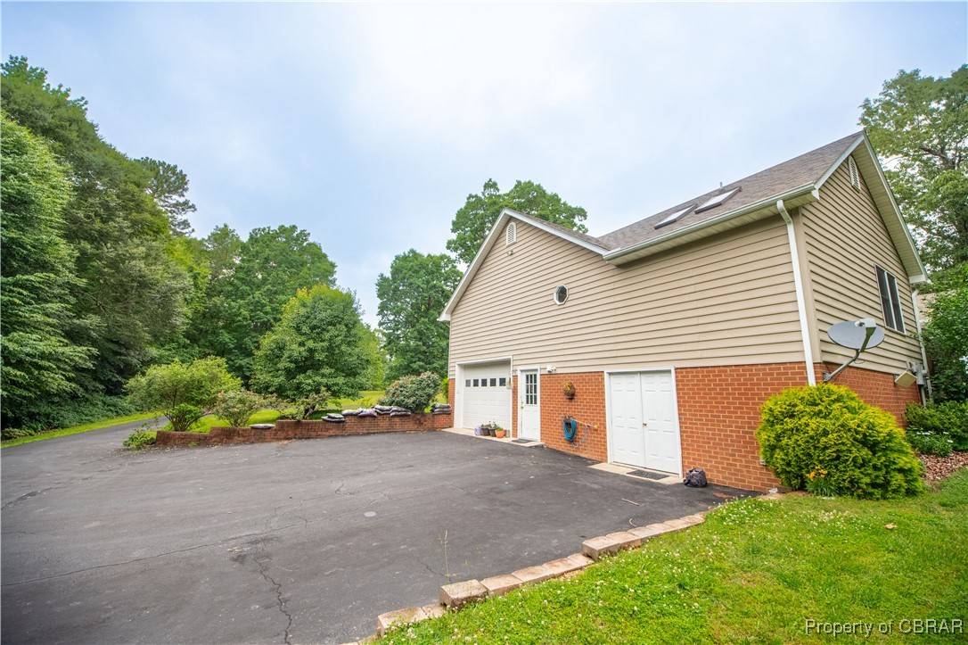Tappahannock, VA 22560,1851 Desha RD