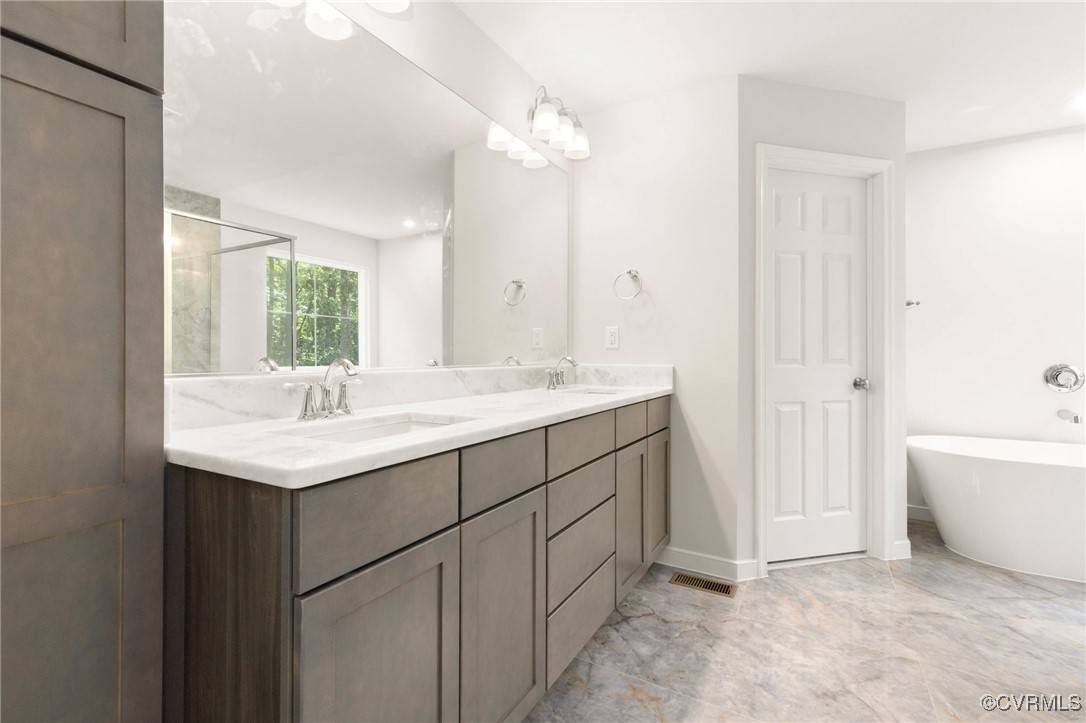 Ruther Glen, VA 22546,208 Sea Cliff DR