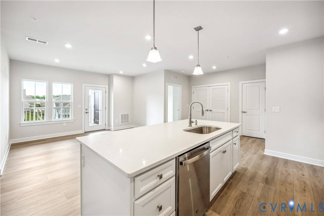 Moseley, VA 23120,15801 Hallowell RDG #304