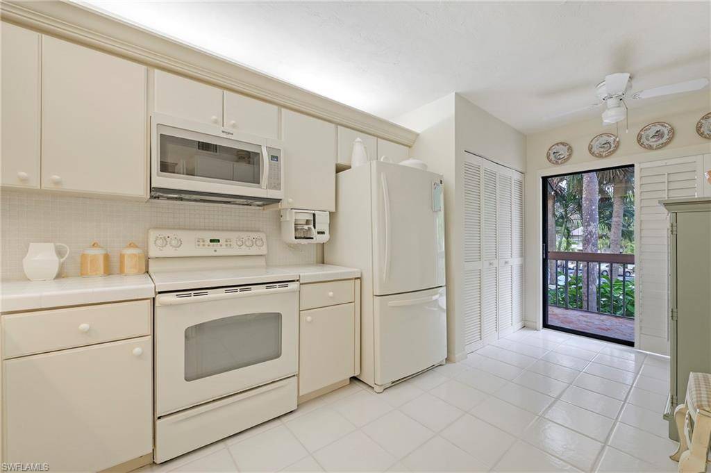 Naples, FL 34112,1812 Kings Lake BLVD #202