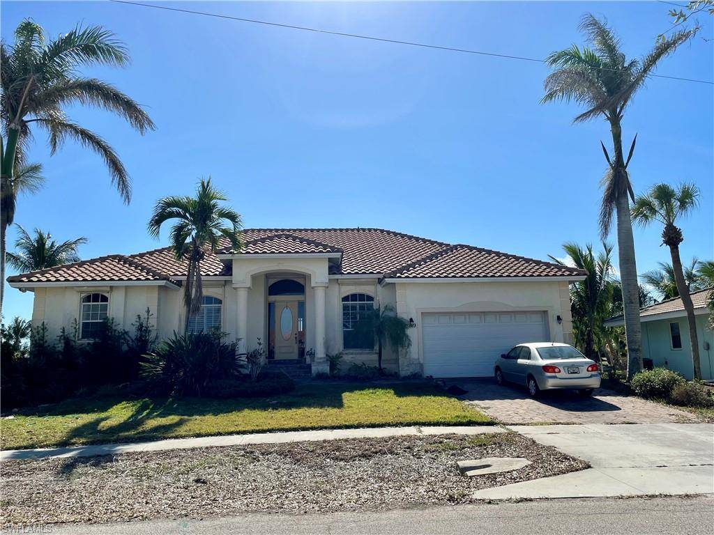 Marco Island, FL 34145,829 Wintergreen CT