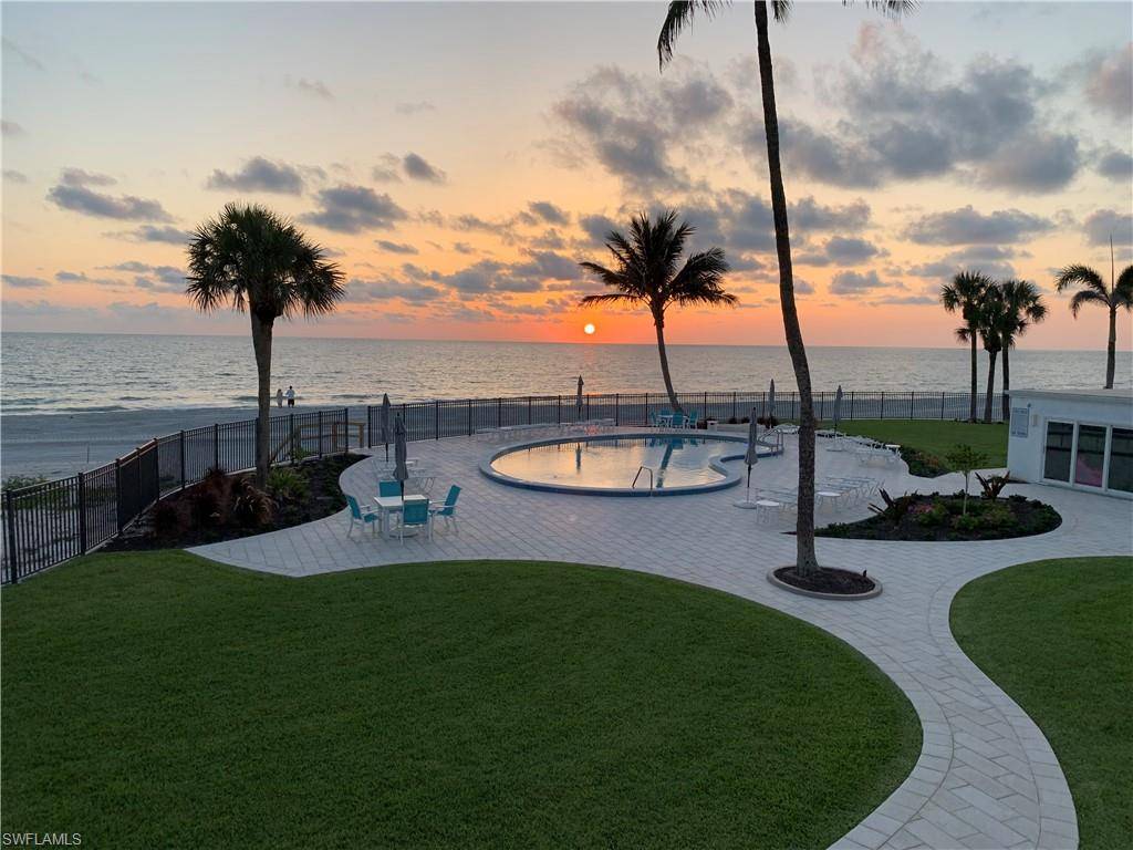 Naples, FL 34102,1717 Gulf Shore BLVD N #101