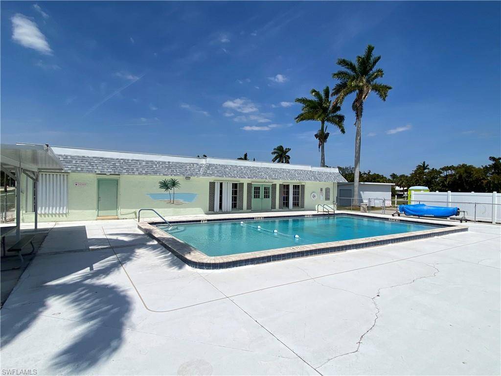 Fort Myers, FL 33908,127 Raintree LN