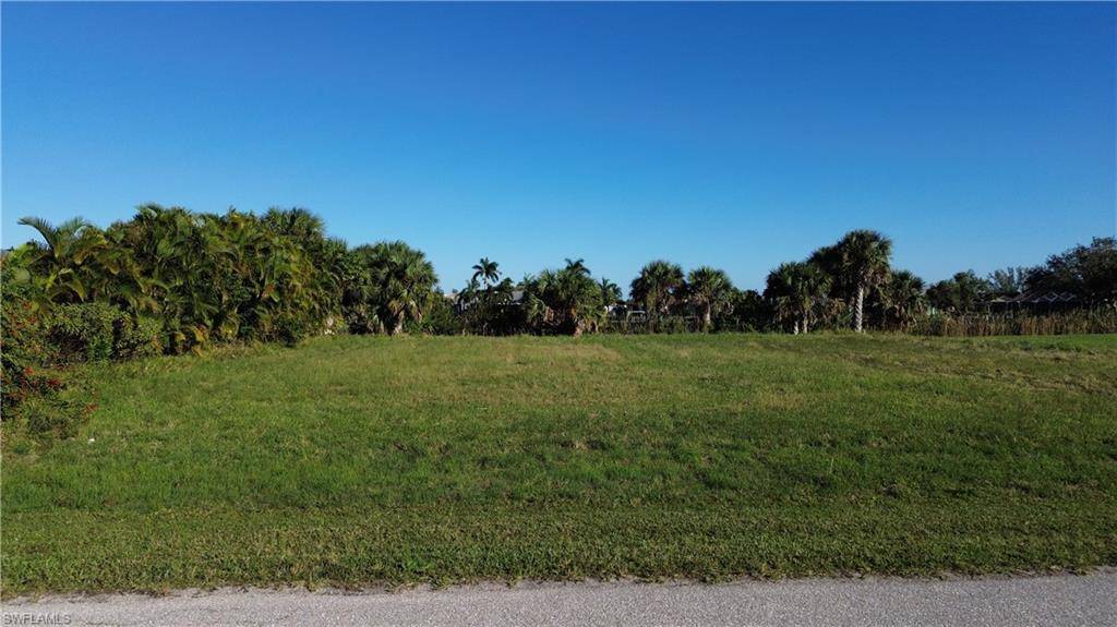 North Fort Myers, FL 33917,17091 Waters Edge CIR