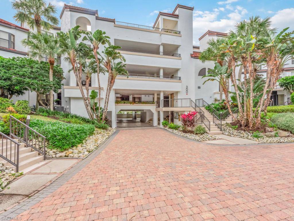 Naples, FL 34113,332 La Peninsula BLVD #332