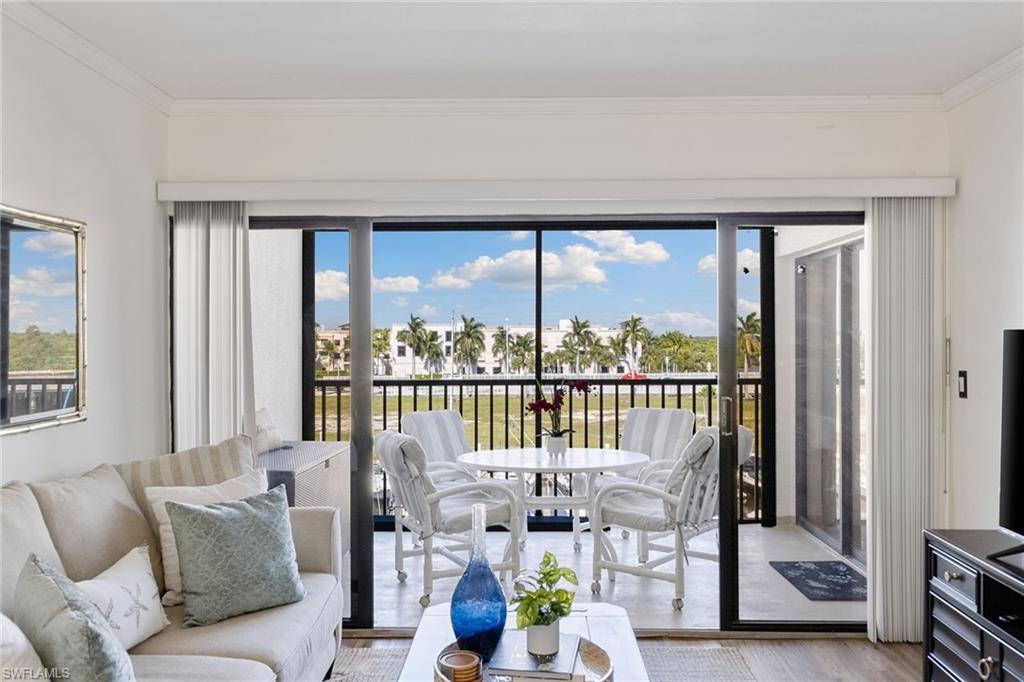 Naples, FL 34102,803 River Point DR #305B