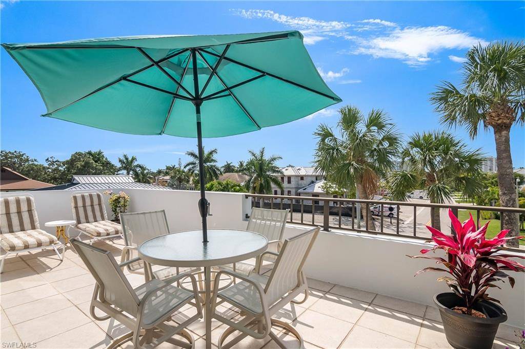 Naples, FL 34103,4200 Belair LN #305