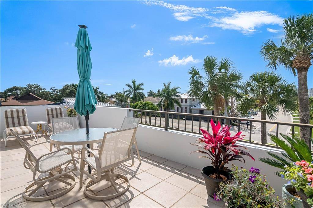 Naples, FL 34103,4200 Belair LN #305