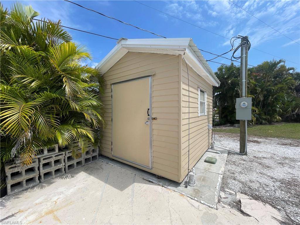 Fort Myers Beach, FL 33931,41 Helen LN