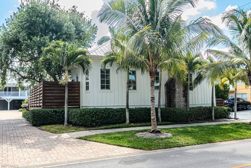 Naples, FL 34102,741 2nd ST S #6