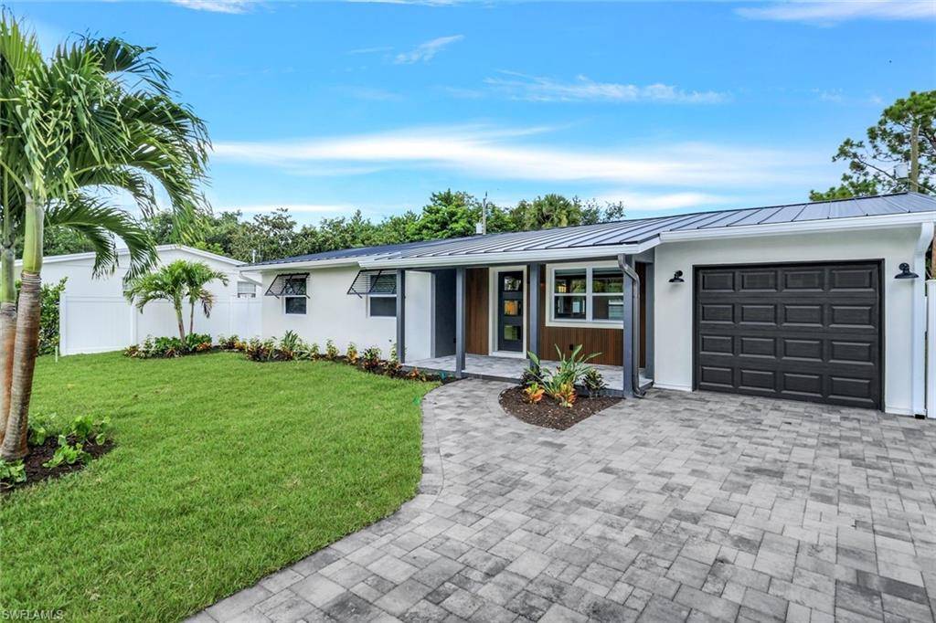 Naples, FL 34103,975 22nd AVE N
