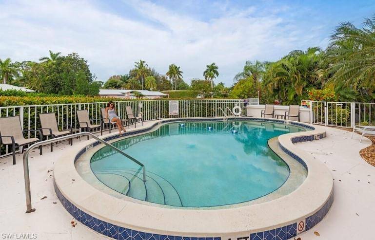 Naples, FL 34102,1900 Alamanda DR #203