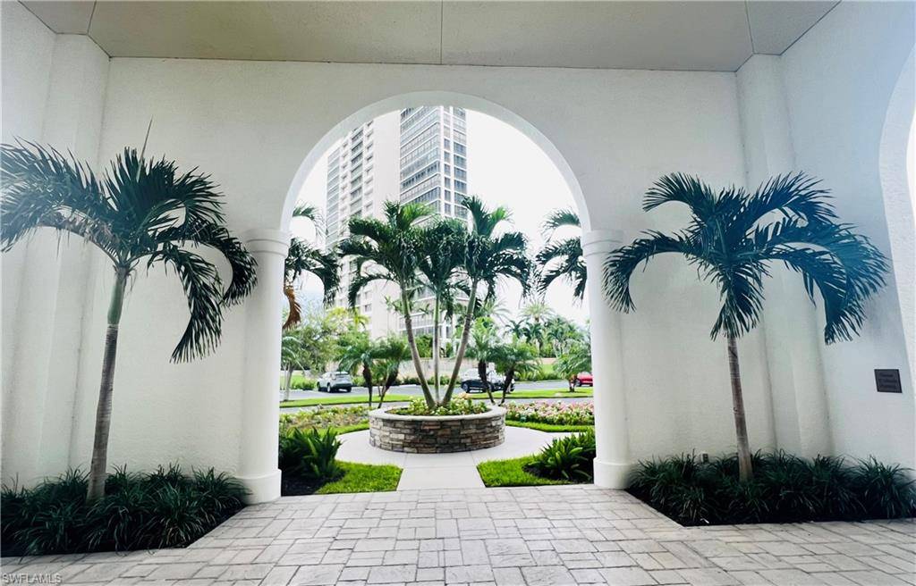 Naples, FL 34108,5550 Heron Point DR #704