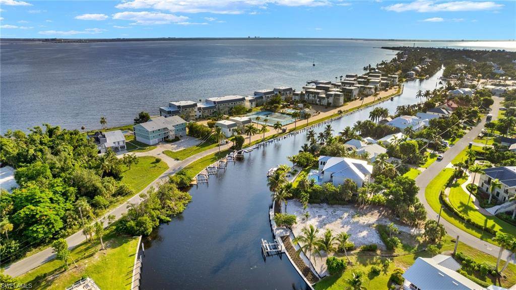 Sanibel, FL 33957,842 Limpet DR