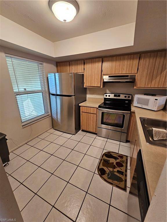 Fort Myers, FL 33919,8287 Charter Club CIR #7