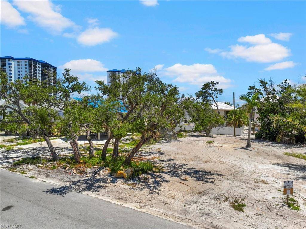 Fort Myers Beach, FL 33931,110 Bayview AVE