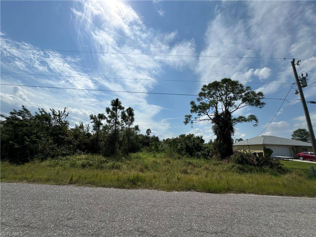 Lehigh Acres, FL 33973,5137/5139 26th ST SW