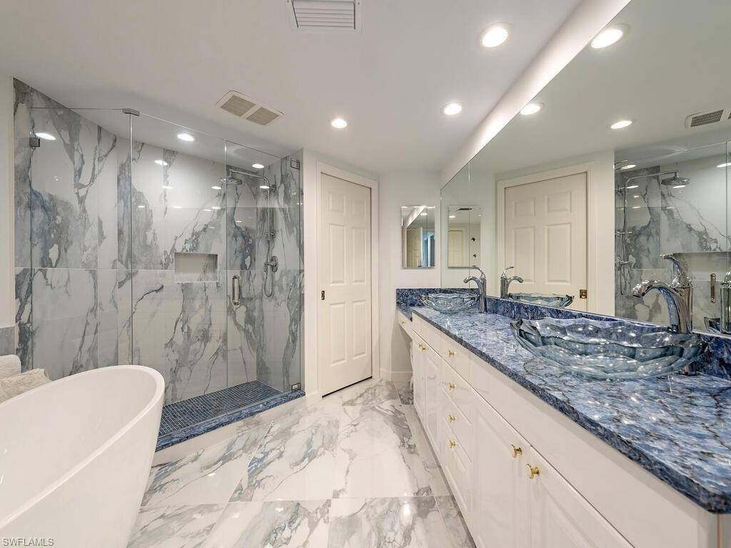 Naples, FL 34108,7117 PELICAN BAY BLVD #1106
