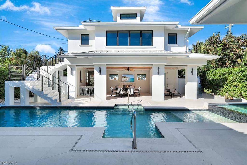 Naples, FL 34102,739 5th AVE N