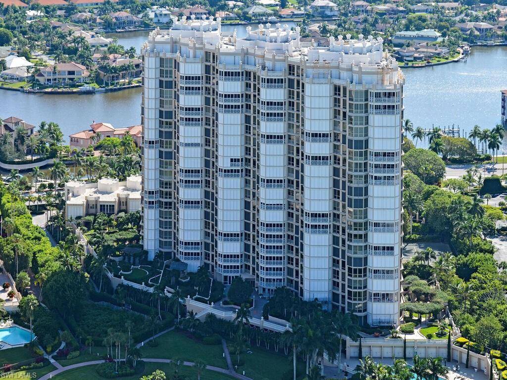 Naples, FL 34103,4021 Gulf Shore BLVD N #1002