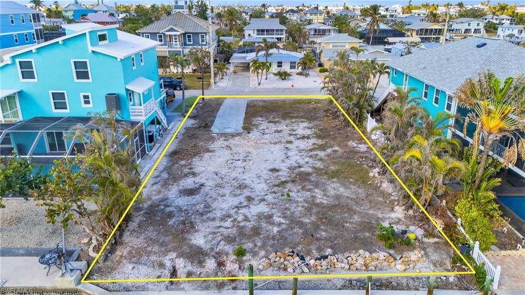 Fort Myers Beach, FL 33931,200 Curlew ST