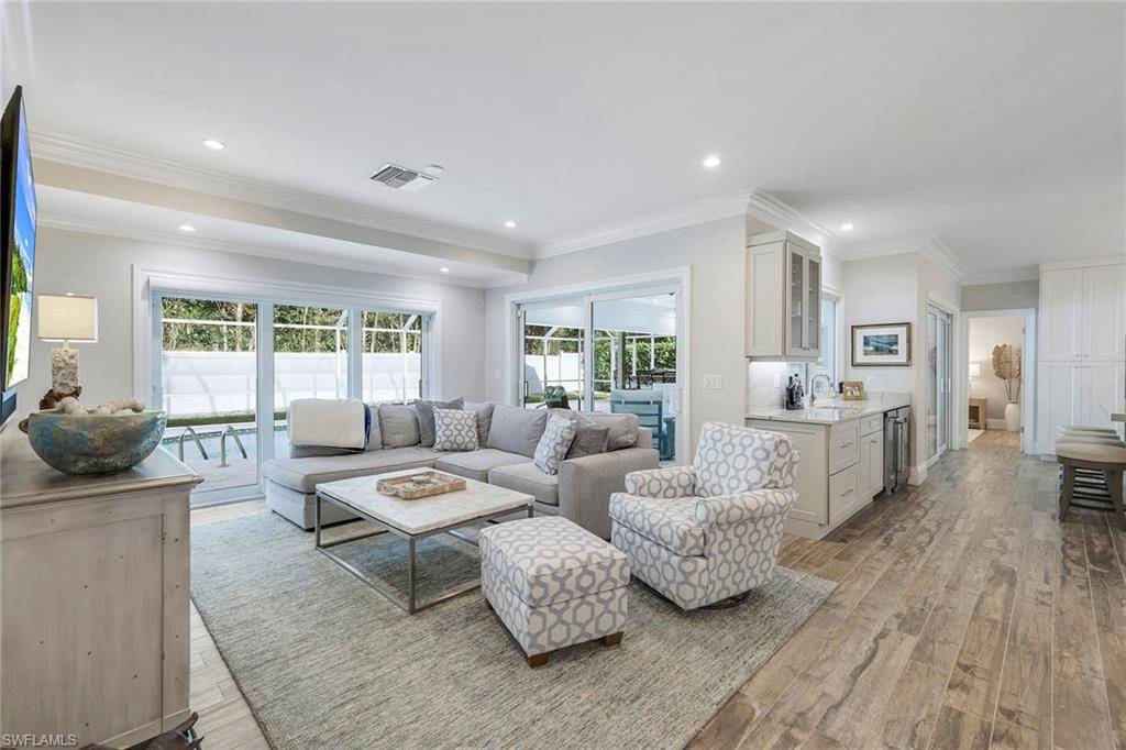 Naples, FL 34103,655 Park Shore DR