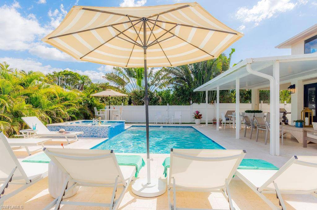 Naples, FL 34108,10082 VANDERBILT DR