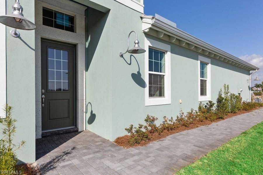 Naples, FL 34112,8917 YUCATAN CT