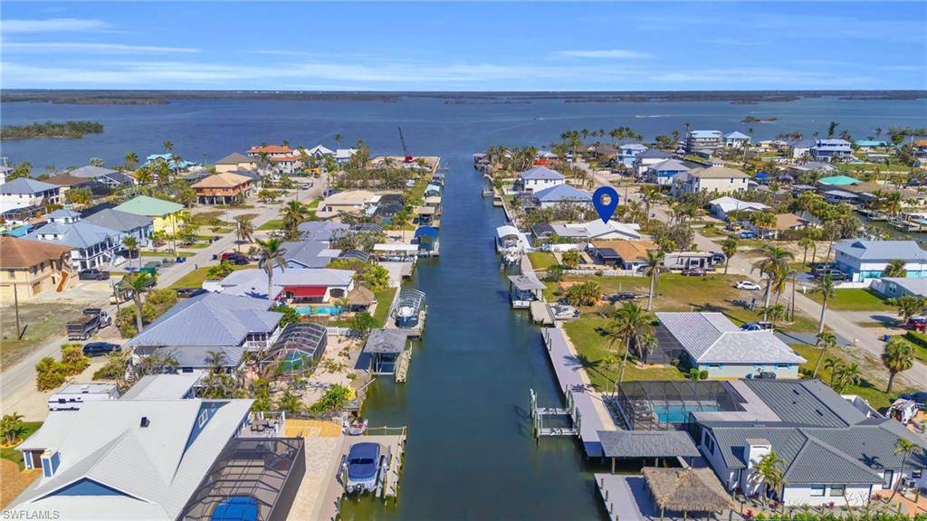 Fort Myers Beach, FL 33931,221 Ibis ST
