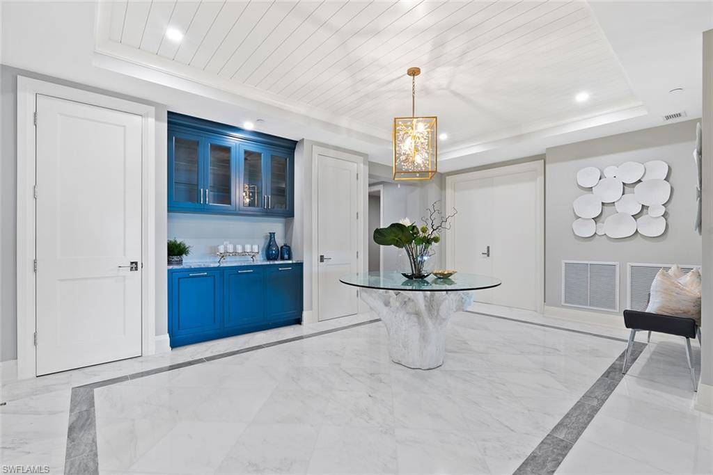 Naples, FL 34102,1820 Gulf Shore BLVD N #302-303