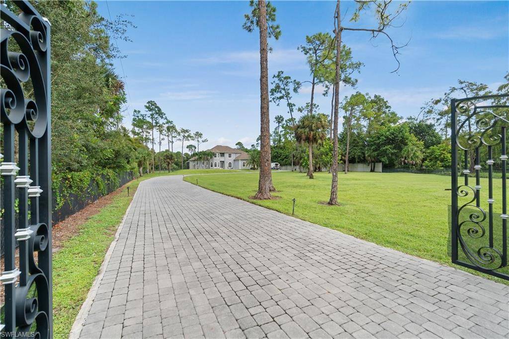 Naples, FL 34119,6181 Hidden Oaks LN