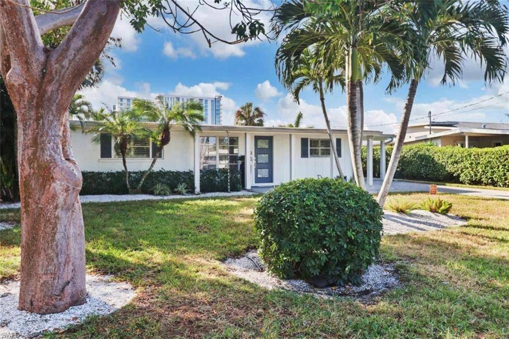 Naples, FL 34104,2048 Harbor LN