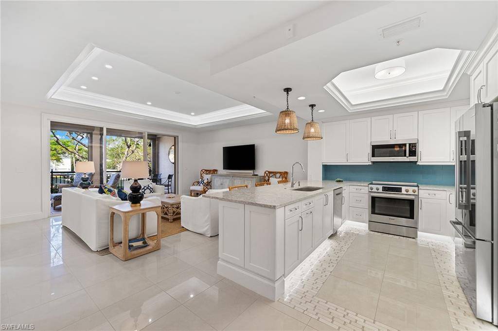 Naples, FL 34102,411 6th ST S #202