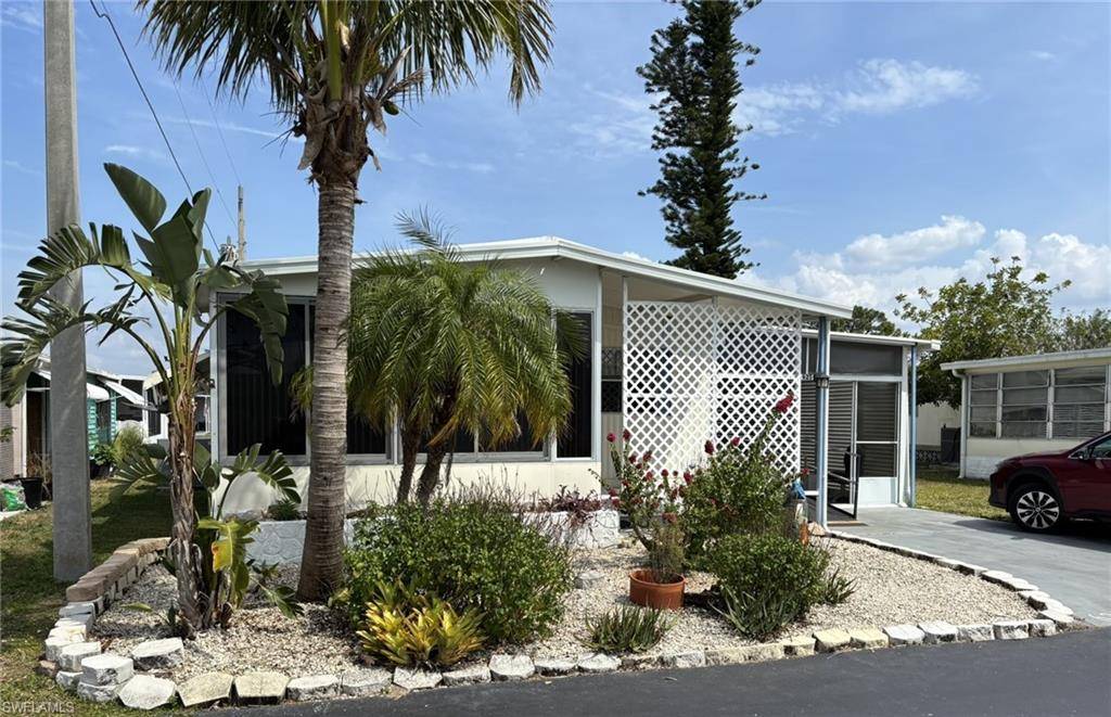North Fort Myers, FL 33917,625 Vista DR