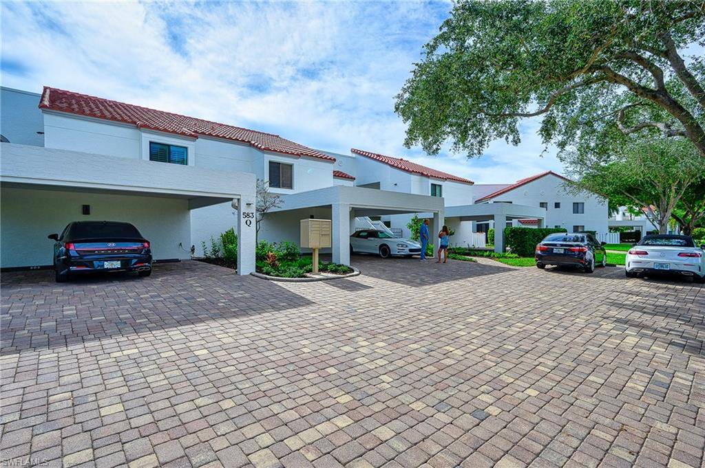Naples, FL 34108,583 Beachwalk CIR #Q202