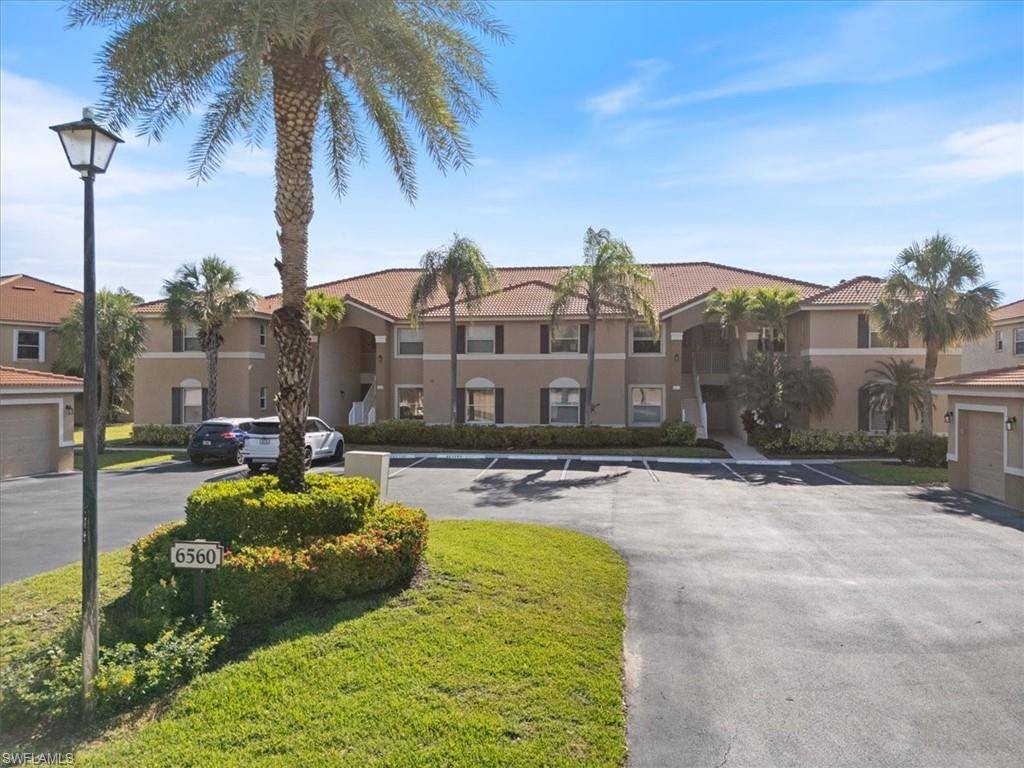 Naples, FL 34119,6560 Huntington Lakes CIR #102