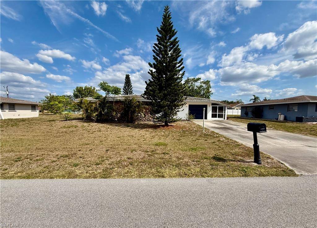 Lehigh Acres, FL 33936,320 Hollywood ST